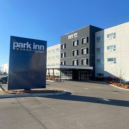 Park Inn By Radisson Edmonton Airport レドゥク エクステリア 写真